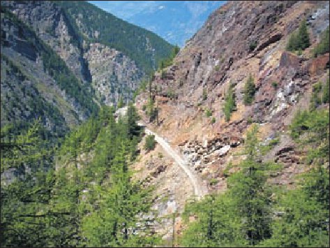 Ancora un’immagine del livello Servette con la vicina strada sterrata che solca il Vallone di Saint-Marcel.