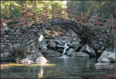 Il ponte sul Torrente Giassit a Lillianes.