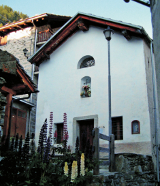 un particolare della chiesa del villaggio