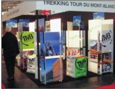 Lo stand del Tour du Mont-Blanc in una fi era internazionale.