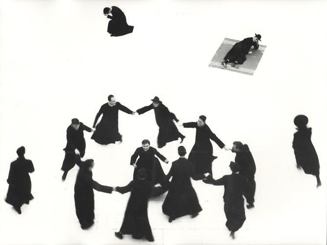 Mario Giacomelli, "Io non ho mani che mi accarezzino il volto", 1961-63, gelatina ai sali d'argento, carta Ilford. © Archivio Mario Giacomelli