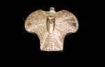 Petit couvercle trilobé en bronze décoré de palmettes. Saint-Pierre, Vetan. Époque romaine
