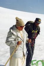 1986 Papa Giovanni Paolo II in compagnia della Guardia Forestale,  e Guida Alpina,  Pellissier Paolo