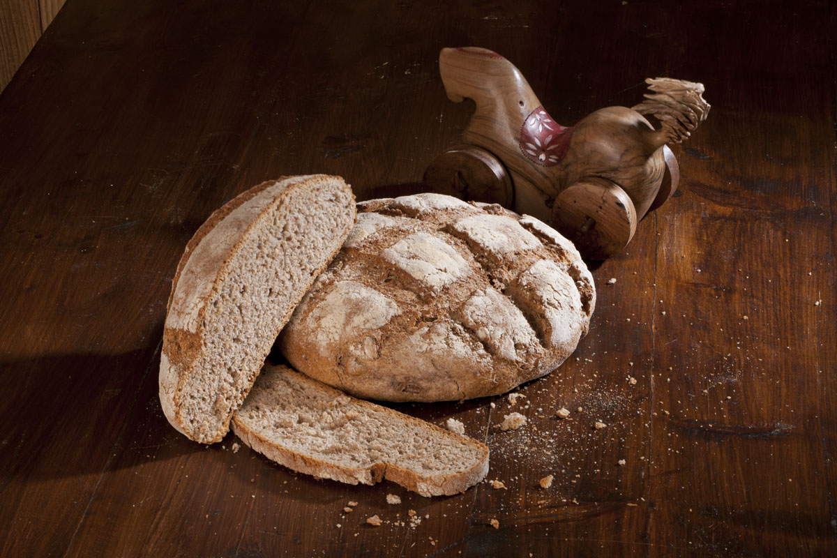 PANE NERO DI SEGALE VALDOSTANO