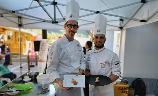 LO CHEF COVILI FAGGIOLI VANJA e L'AIUTO CHEF CALI' LUCA