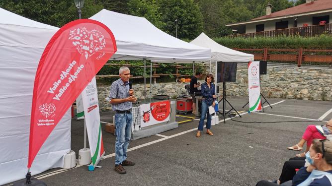 Livio Carlin tecnico ufficio apistico Assessorato Agricoltura e Risorse naturali