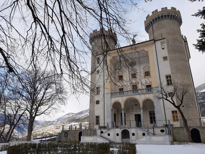 Il castello di Aymavilles nella veste invernale