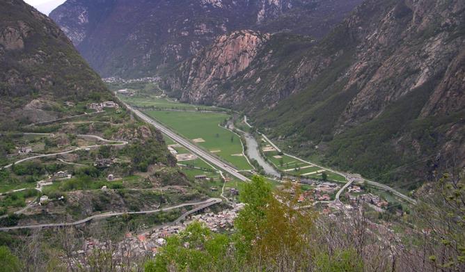 Hône et Arnad : section de la vallée centrale.