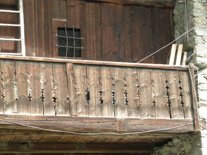 Doues, hameau de La-Cerise. Balustrade.