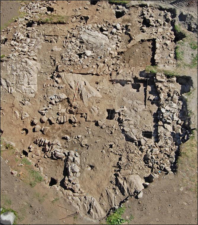 Les murs du castrum. 