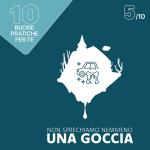 Riduci il lavaggio dell’auto e utilizza un secchio al posto dell’acqua corrente del getto.  Questo ti permetterà di risparmiare fino a circa 70 litri di acqua.  